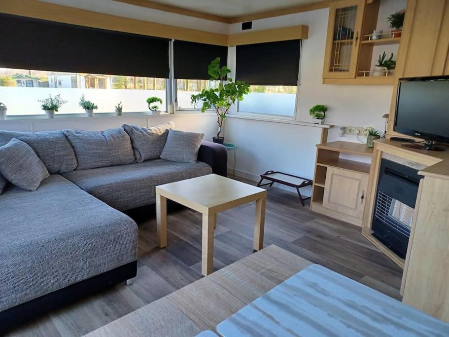 Chalet 14 Met Airco Familiecamping De Tien Heugten Schoonloo Drenthe Εξωτερικό φωτογραφία